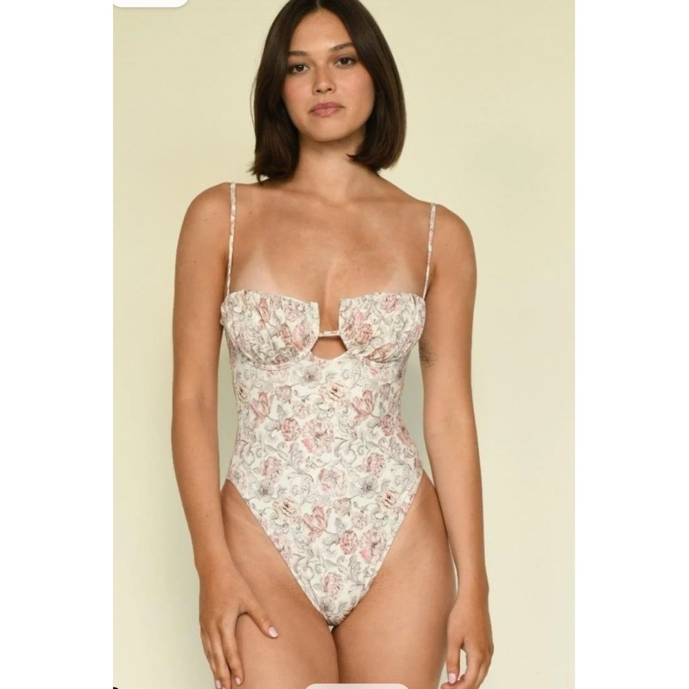 NEW! Montce Venecia Floral Petal One Piece Swimsuit Cream Pink Underwire Medium